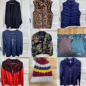 Women’s lot size medium! 🎄🤶🏼